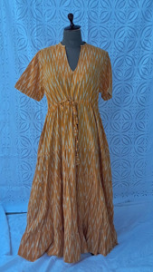 Robe longue en coton tissé respirant de style européen, design vintage de luxe, avec cordon de serrage à la taille et manches courtes, robe bohème pour femmes - Product Image 2