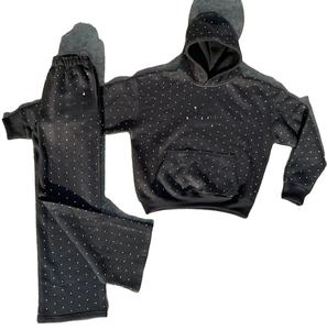 Conjunto Deportivo Unisex de Alta Calidad Personalizable con Logotipo y Diseño Único - Product Image 1