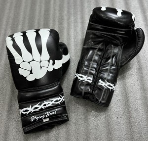 Gants de boxe personnalisés en cuir avec motif de crâne, gants d'entraînement de boxe pour le sparring, le kickboxing et le MMA |   Logo OEM disponible - Product Image 6