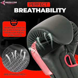Gants de boxe Daizen Star en cuir PU noir et or avec sangle de poignet réglable pour la fermeture, respirants et personnalisables pour adultes - Product Image 3