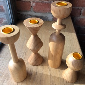 Portavelas de Madera Hecho a Mano con Diseño de Pilar en Color Personalizado para Decoración Moderna del Hogar y Decoración Festiva - Product Image 2