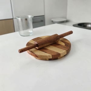 Rodillo de Madera con Diseño Floral Premium de Unicorn Handicrafts, Herramienta de Repostería Ecológica Hecha a Mano con Mango de Madera Natural - Product Image 1