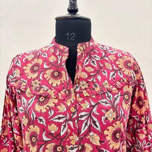 Vestido Mini Estilo Kyra Chinoiserie con Estampado Floral Hecho a Mano, Cuello en V, Manga 3/4, Encaje y Dobladillo con Volantes, de Algodón Ecológico - Product Image 2