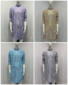 Ensemble Kurta Pyjama Brodé Dernière Collection, Tenue Traditionnelle Indienne et Pakistanaise pour Hommes, Ornée de Paillettes, Idéale pour Mariages - Product Image 3