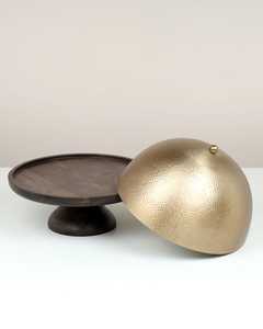 Support à gâteau architectural en métal fin avec couvercle en métal sculpté - Plat de service rond Wabi Sabi fait main sur mesure - Product Image 4