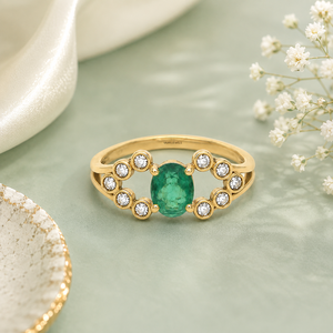 Anillo de Lujo con Esmeralda de Corte Ovalado y Detalles de Diamantes Redondos para Mujer, Oro de 10K, 14K, 18K, Plata 925, 935 - Product Image 1