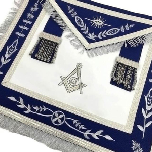 Tablier de cérémonie en tissu brodé noir avec franges dorées pour les cérémonies maçonniques, modèle Chevaliers Templiers - Product Image 6