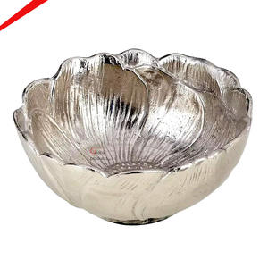 Bol à fruits Ramadan 2026 au design étonnant, en métal martelé finition argentée, avec bord décoratif, pour hôtels, restaurants et bars - Product Image 3