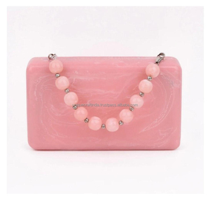 Bolso de Mano Rectangular Beige Ecológico de Resina Pintado a Mano con Acabado Brillante Efecto Mármol Ahumado y Adornos de Cristal para Fiesta de Mujer - Product Image 6