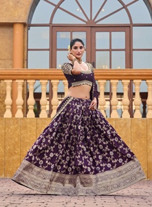 Lehenga en soie Miragi Jacquard à motifs rapides avec broderie de sequins, fils et Jari, blouse en Georgette et dupatta en Georgette - Product Image 1