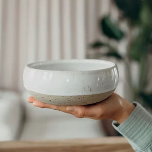 ชามซุปเซรามิกดีไซน์มินิมอลทันสมัย ขอบหนา ฐานลายจุด เคลือบเงา ทนทาน ปลอดภัยสำหรับอาหาร เหมาะสำหรับการเสิร์ฟอย่างมีสไตล์ - Product Image 1