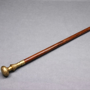 Bâtons de marche rustiques modernes en bois naturel écologique avec poignée en laiton poli, idéaux pour les cadeaux - Product Image 1