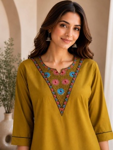 Ensemble pantalon et kurti en rayonne moutarde pour femme avec broderies, style décontracté, coupe ample, longueur cheville, style indien pakistanais - Product Image 3