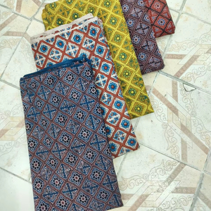 Tissu en coton de luxe 60x60 ajrakh imprimé à la main, doux et respirant, pour vêtements ethniques, fournisseur en gros pour l'exportation - Product Image 1