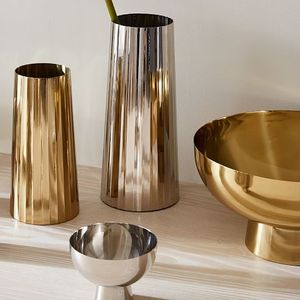 Exquisito Florero Metálico para Interiores de Alta Gama, Impresionante Recipiente Decorativo con Fina Artesanía - Product Image 1