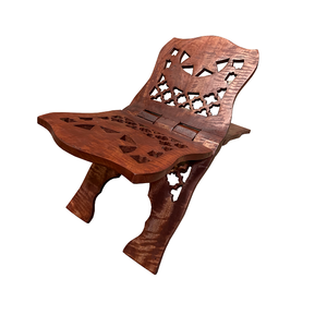 Los rehels de madera envejecen con elegancia, reflejando años de devoción. El soporte para el Corán mejora la calma y el enfoque espiritual. - Product Image 5