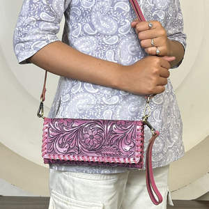 Cartera cruzada de cuero genuino de vaca de alta calidad con diseño floral hecho a mano, estilo occidental, mini bolso bohemio para mujer. - Product Image 5