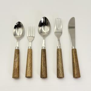 Ensemble de couverts en acier inoxydable au design moderne avec manches en bois pour hôtel, maison et restaurant - Product Image 3