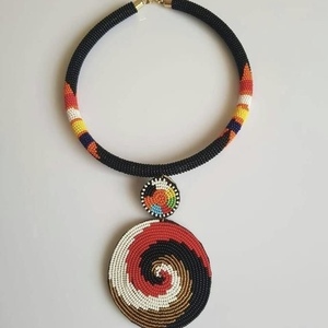Collier ras-de-cou artisanal en cristal avec pampille / Collier ras-de-cou africain Maasai fait main en perles - Product Image 5