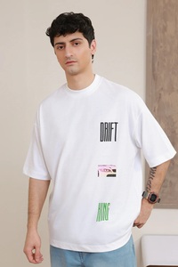 Camiseta con Hombros Caídos y Estampado Gráfico - Product Image 2