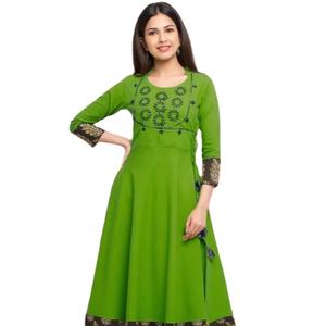 Kurta Anarkali estilo Angrakha para mujer, de algodón verde con textura slub, bordada, con cuello mandarín y mangas tres cuartos, para uso global. - Product Image 1