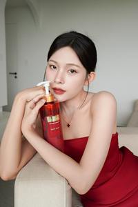 Gel Douche Parfumé Femme CINDY BLOOM-Sexy Rexy (640g) Logo Personnalisé Niacinamide Hydratant En Stock/OEM Savon Liquide Vietnam - Product Image 5