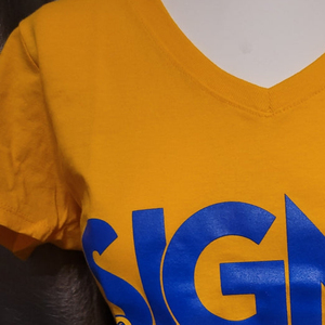 เสื้อยืดแขนสั้นคอกลมสีน้ำเงินทอง ตราสัญลักษณ์ Sigma Gamma Rho สำหรับผู้หญิง ทรงเข้ารูป ใส่สบาย ระบายอากาศได้ดี เป็นมิตรต่อสิ่งแวดล้อม เหมาะสำหรับฤดูร้อน - Product Image 5