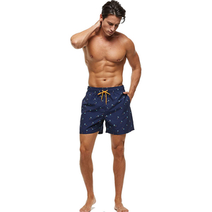 Faites sensation avec nos shorts de bain pour hommes de haute qualité, tissu à séchage rapide, doublure en maille et poches sécurisées pour vos aventures aquatiques - Product Image 4