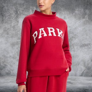 เสื้อสเวตเชิ้ตพิมพ์ลายคอเต่าสำหรับผู้หญิง แบรนด์ Parke OEM รุ่นหนาพิเศษสำหรับฤดูหนาว ตกแต่งด้วยงานปักไหมเชนีล ผ้าฝ้ายฟลีซ ทรงโอเวอร์ไซส์ - Product Image 2