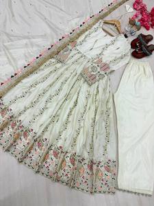 Ensemble de costume de mariage indien pakistanais traditionnel en soie crème pour femme, coupe ample, brodé, longueur cheville, toutes saisons - Product Image 4
