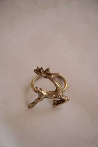 Anneau de serviette en aluminium design en forme de renne, idéal pour les fêtes de Noël, les événements hivernaux et la mise en scène de tables festives - Product Image 5