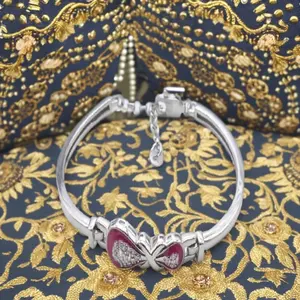 Brazalete Infinito de Plata de Ley 925 con Esmalte Magenta y Circonitas Cúbicas Brillantes, Brazalete de Plata Moderno y Elegante - Product Image 3