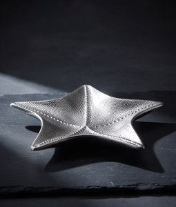 Plateau en argent contemporain minimaliste, texture sculpturale, objet d'art pour la cuisine et la salle à manger - Product Image 3