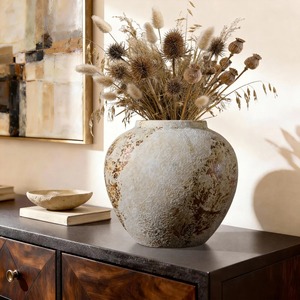 Vase en céramique blanc rustique avec finition brun vieilli, pot décoratif texturé à corps large - Product Image 1