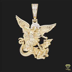 Pendentif exclusif Hip Hop Angel Warrior avec sertissage de diamants de laboratoire entièrement incrustés et finition argentée - Product Image 3