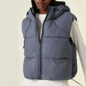 Chaleco Acolchado Grueso para Mujer, Cálido para Invierno, con Capucha Desmontable, Fabricado en China - Product Image 2