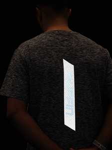 T-shirt de sport à manches courtes pour homme PUFFIN SPORTS, personnalisé OEM, séchage rapide, col rond, imprimé réfléchissant, style sportif, logo frontal imprimé. - Product Image 3