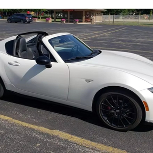 Mazda MX-5 Miata RF Club Cabriolet 2022 d'occasion en excellent état, prêt à être expédié dans le monde entier - Product Image 1