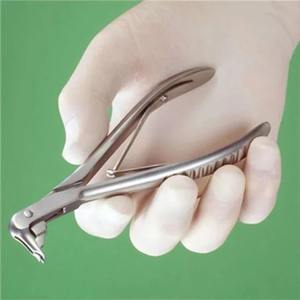 Pinzas Quirúrgicas AMETRINE APC-26 Talla 7 de Acero Inoxidable para Remover Coronas Ortodónticas Manualmente, Certificadas por la CE - Product Image 1