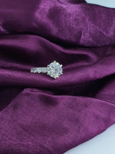 แหวนเพชรครบรอบสำหรับผู้หญิง ทองคำขาว 14K หรูหรา เพชรทรงกลม 2 กะรัต เพชรเพาะเลี้ยงในห้องปฏิบัติการ รับรองโดย IGI - Product Image 5