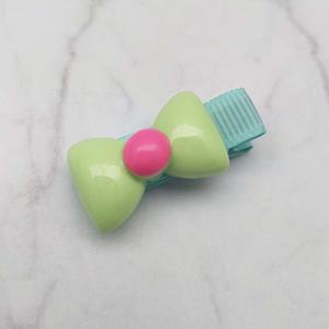 Ensemble de pinces à cheveux vertes adorables pour filles, avec fleurs 3D, nœuds papillon et fruits, confortables et sécurisées - Product Image 6