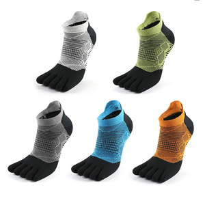 Calcetines deportivos antideslizantes de rizo para adulto, con logotipo de diseñador, al por mayor, de caña media, con suela engrosada, para hombre, personalizados, con agarre, para fútbol, de secado rápido, para primavera. - Product Image 4