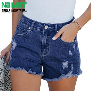 กางเกงยีนส์ขาสั้นเอวสูงสีน้ำเงินเข้มสำหรับผู้หญิง แต่งดีเทลขาดรุ่ย ขอบดิบ ดีไซน์คลาสสิกแบบห้ากระเป๋า เหมาะสำหรับฤดูร้อน - Product Image 1