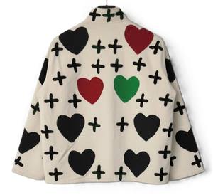 Chaqueta Reversible Beige con Cuello Alto de Punto de Algodón con Diseño de Corazón Suzani para Otoño |   Abrigo de terciopelo bordado a mano - Product Image 5