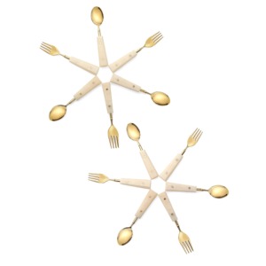 Ensemble de couverts en acier inoxydable doré avec manche en résine blanche, design moderne, passe au lave-vaisselle, durable pour la cuisine, la salle à manger, utilisation décorative - Product Image 1