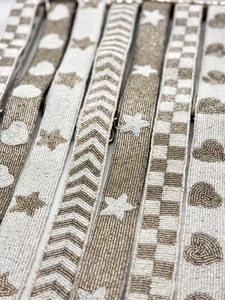 Correa de Bolso de Algodón Hecha a Mano con Punto de Cruz, Forma Rectangular, Patrón de Corazones Blancos y Dorados, Estrellas, Chevron y Cuadros - Product Image 2