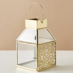 Lanterne porte-bougie chauffe-plat de luxe marocaine arabe en laiton et verre pour décorations de Noël sur table et suspendues à la maison - Product Image 1