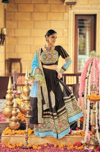 Vente en gros VYANI RR-16 Lehenga Choli Navratri en tissu rayonne à manches longues, broderie et travail de miroirs, entièrement cousu, Chaniya de créateur - Product Image 6