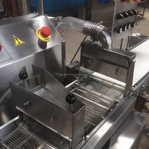 Enrobeuse automatique de réservoir d'alimentation de trempe au chocolat simple face ou des deux côtés enrobant les fruits et les biscuits ligne d'enrobage de chocolat - Product Image 5