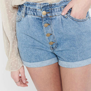 Shorts de mezclilla rasgados de verano para mujer, con etiqueta personalizada, lavado desgastado, fabricante OEM, shorts de mezclilla rasgados personalizados para mujer - Product Image 4